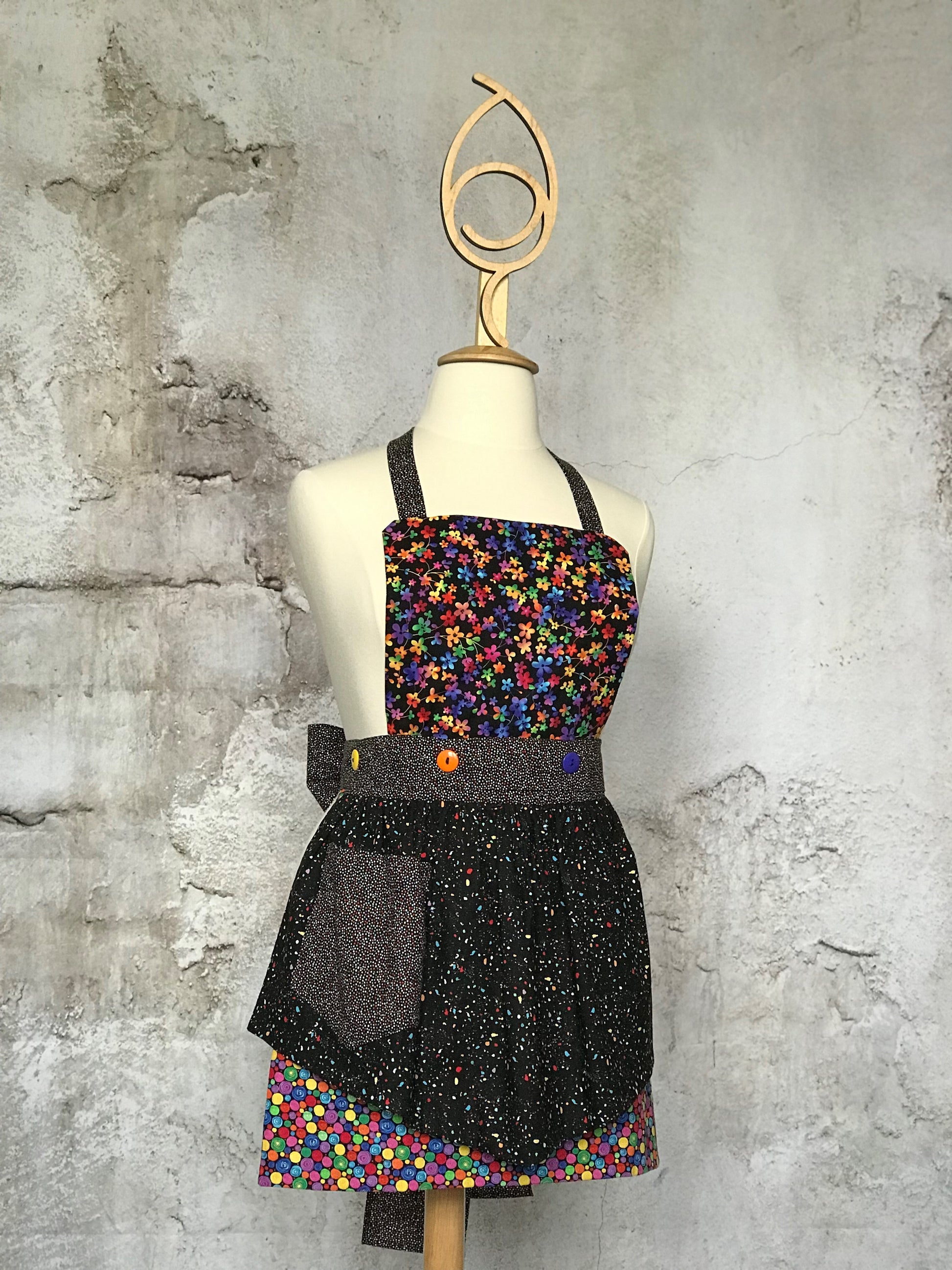 Deby’s Diva Apron™ is a patent pending convertible kitchen apron that can be worn 24 different ways by using the buttons on the waistband to flip, add or subtract the bib and both apron front and back. Featuring generously sized pockets, 100% high quality cotton fabric, and long waist and neck ties to make this apron well suited for most figures. A vibrant apron of many colors to brighten any day.