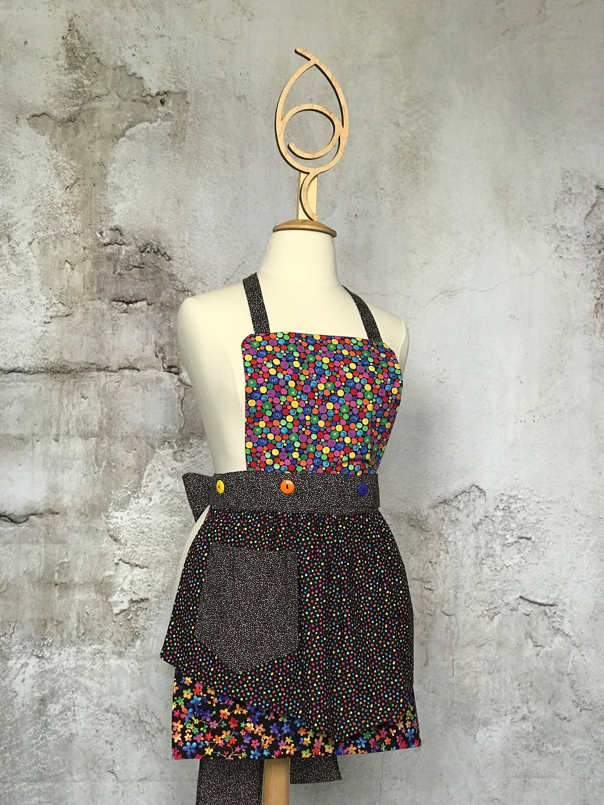 Deby’s Diva Apron™ is a patent pending convertible kitchen apron that can be worn 24 different ways by using the buttons on the waistband to flip, add or subtract the bib and both apron front and back. Featuring generously sized pockets, 100% high quality cotton fabric, and long waist and neck ties to make this apron well suited for most figures. A vibrant apron of many colors to brighten any day.