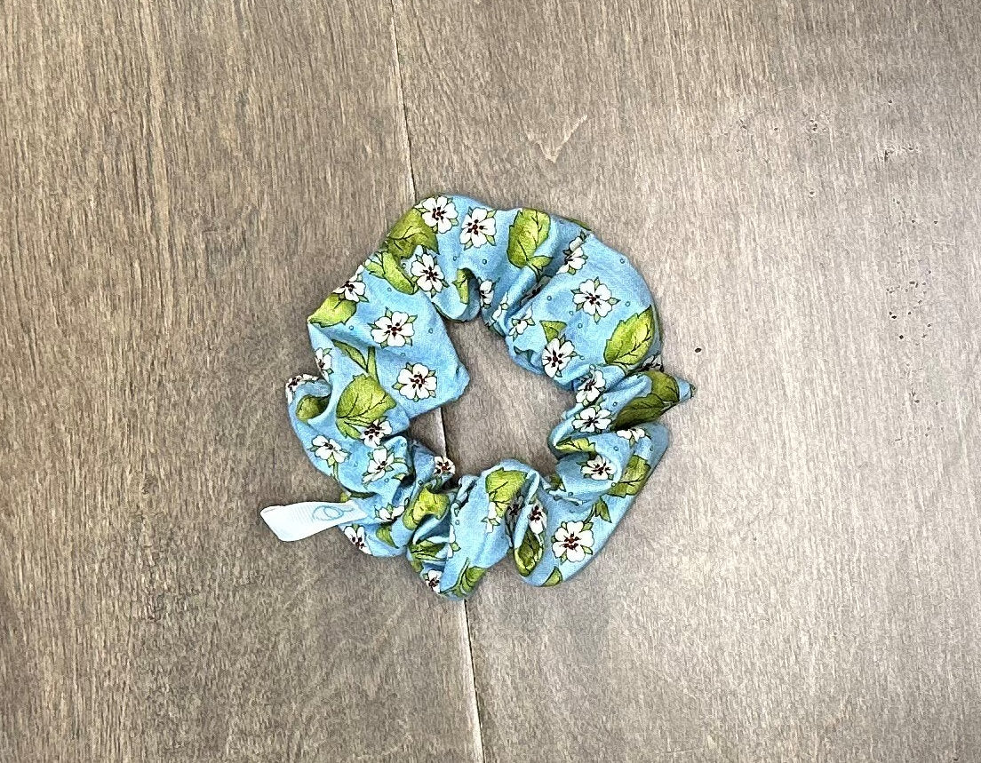 Tiny Dots of Flowers Scrunchies