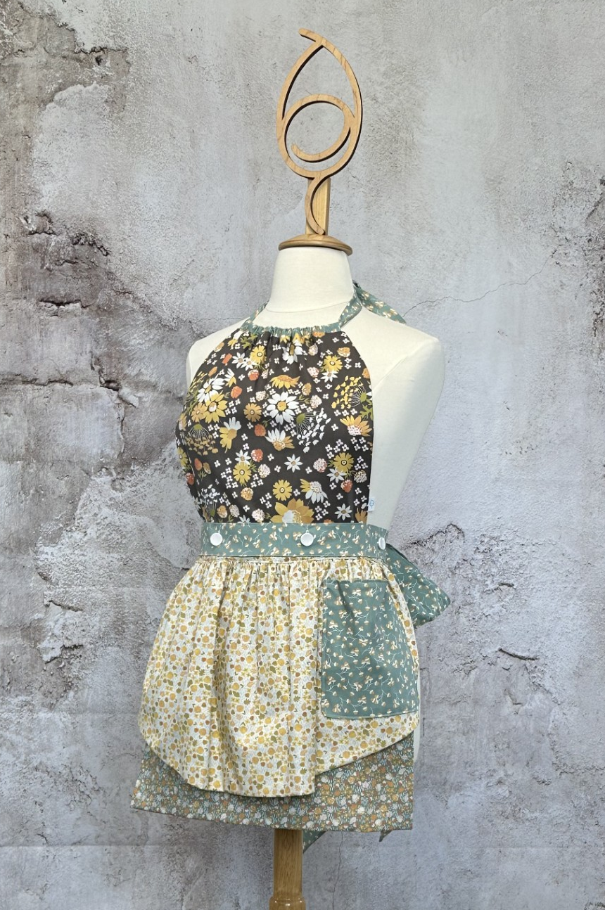Country Cozy Deby's Diva Apron™