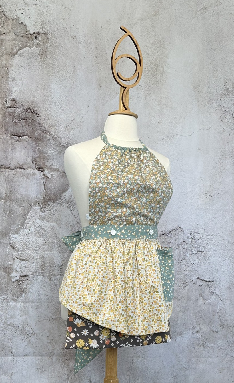 Country Cozy Deby's Diva Apron™
